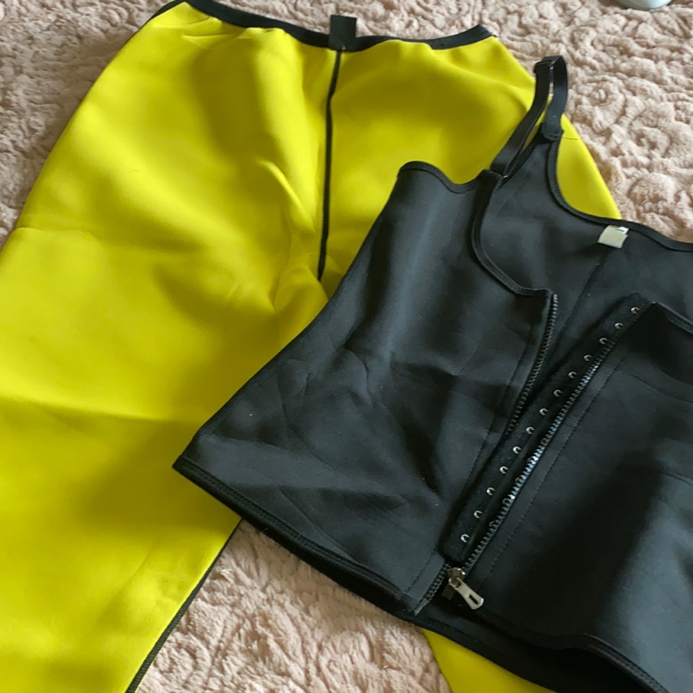Sweatpants and top in black